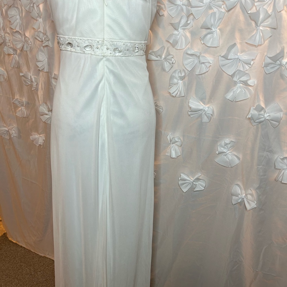 Wedding Dress - Picture 5 of 11